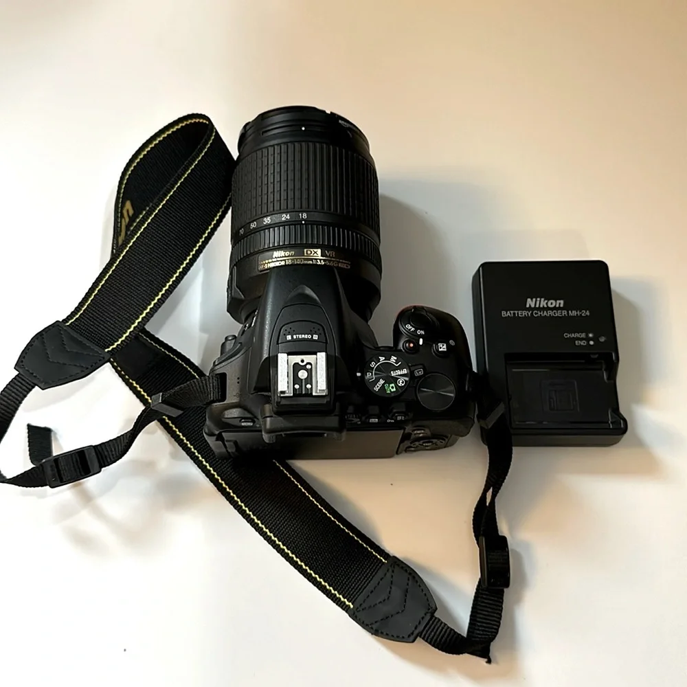 Nikon D5600 with AF-S Nikkor 18-140mm 1:3.5-5.6G ED